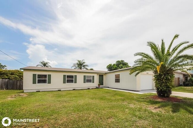 Building Photo - 6002 Palm Dr, Fort Pierce, FL 34982
