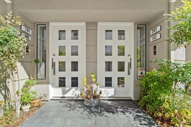 Building Photo - 445 Milan Dr