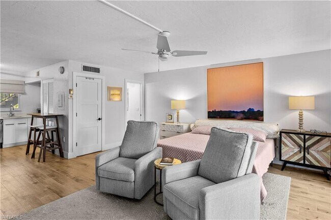 Foto del edificio - 377 Vanderbilt Beach Rd