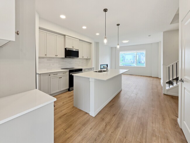 Photo du bâtiment - 2205 Bayview Dr SW