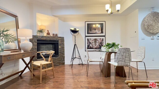 Foto del edificio - 5633 Carlton Way