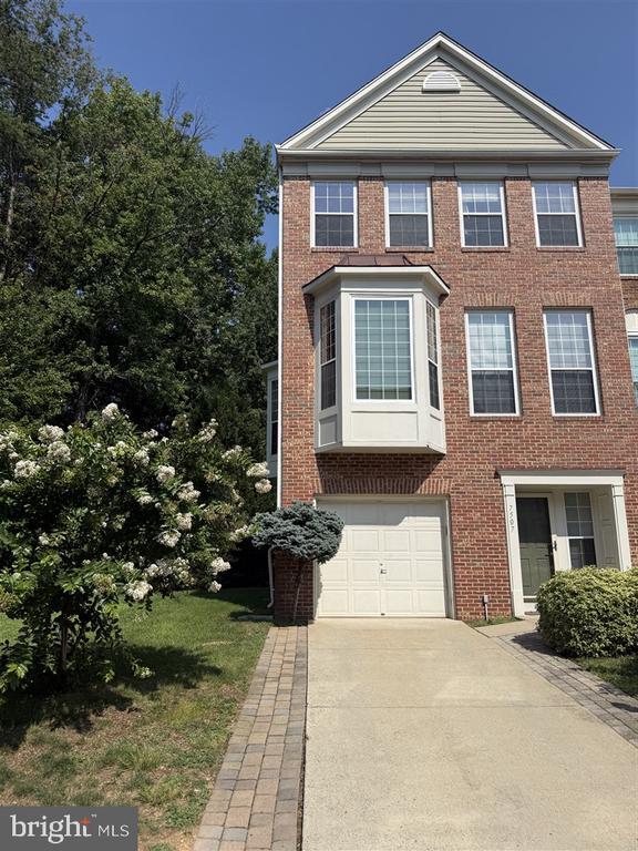 Building Photo - 7507 Lamoyne Ct
