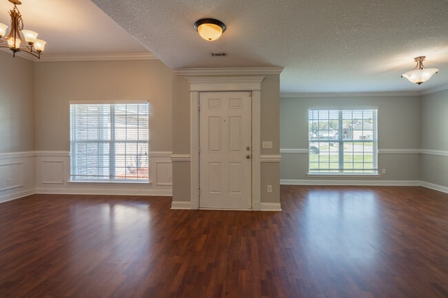 Building Photo - 175 Whitaker Way