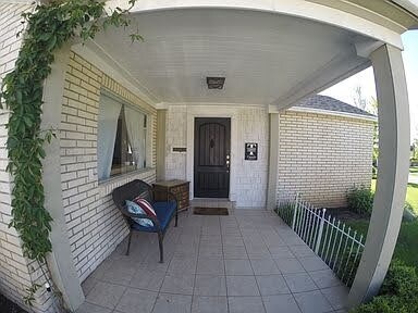 Building Photo - 240 300 N