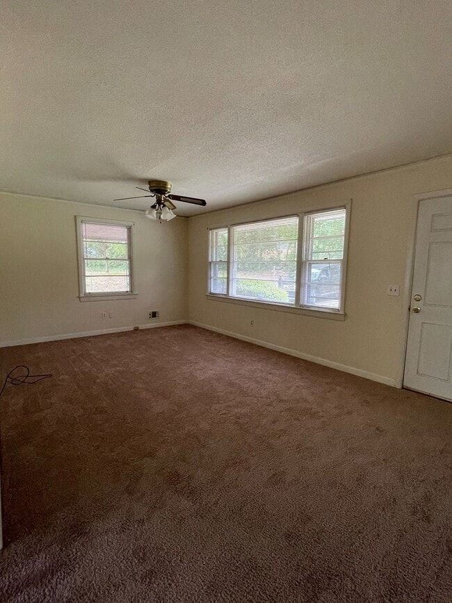 Building Photo - Forest Acres