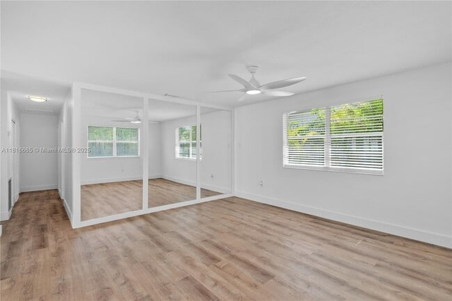 Building Photo - 685 W 35th St