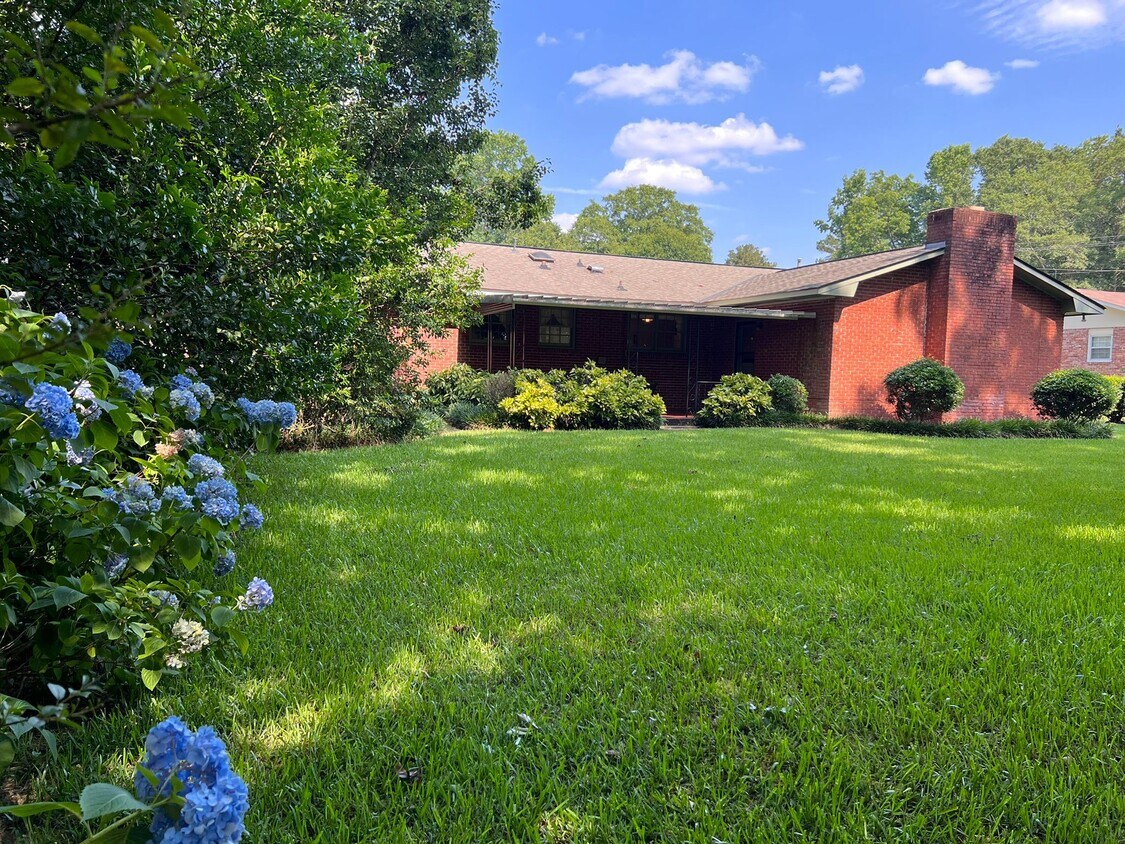 Primary Photo - 4513 Northwood Ave