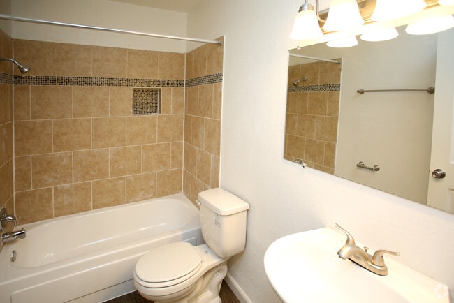 B1 2BDx1.5BA 845SF - Pecan Grove Apartments