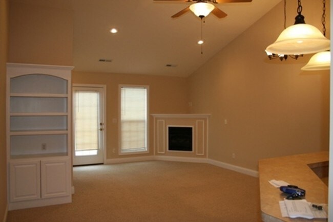 Building Photo - 905a Monin Rd