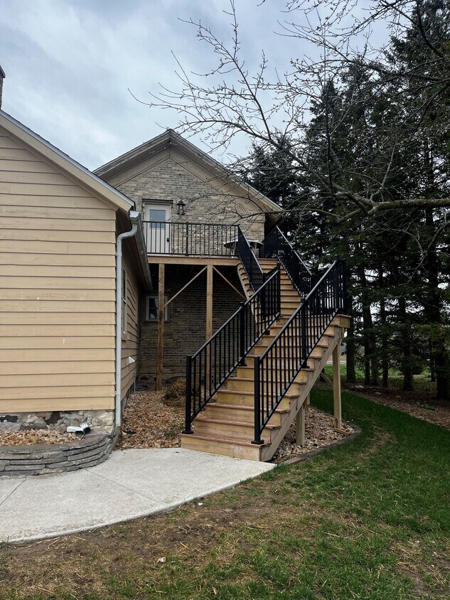 Upper level entrance - W9032 Brazelton Dr