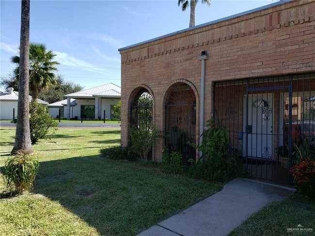 Building Photo - 2701 Parker Ln