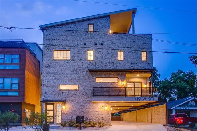 Foto del edificio - 419 W 9th St