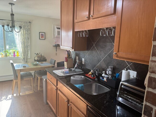 Foto del edificio - Gorgeous Modern Condo with Private Patio, ...