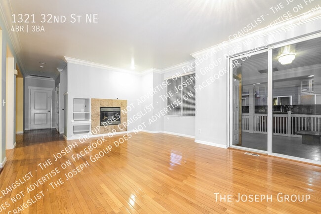 Building Photo - 1321 32nd St NE