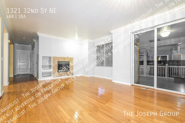 Foto del edificio - 1321 32nd St NE