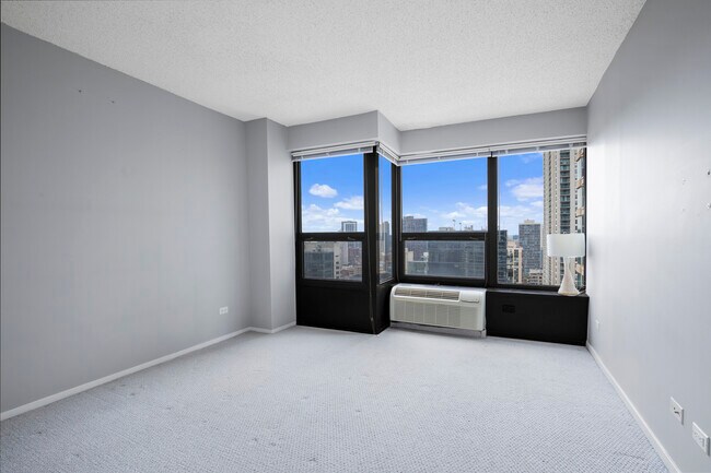 Building Photo - 30 E Huron St