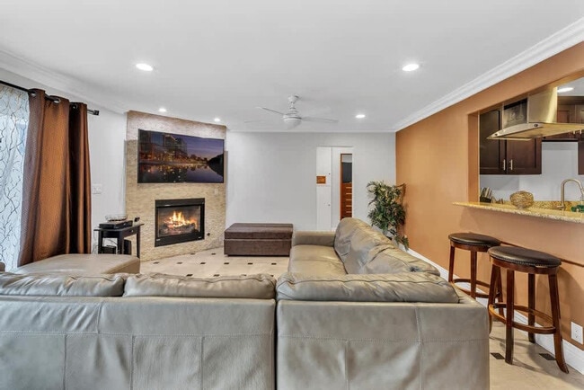 Building Photo - 711 Island Ct