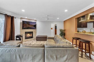 Building Photo - 711 Island Ct