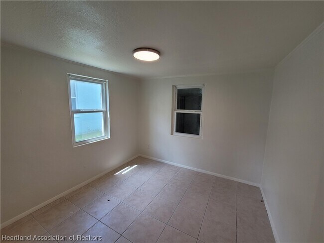 Building Photo - 2014 Sugrue Ave