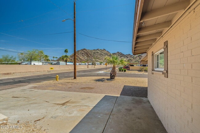 Building Photo - 1441 E Cheryl Dr