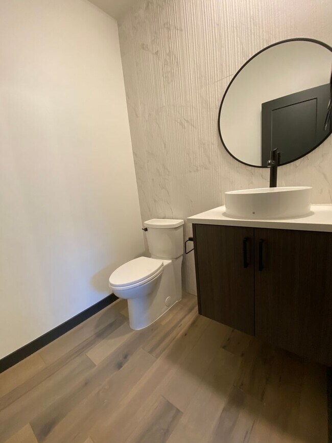 Foto del edificio - Close to Micron, 3 Bedroom 3 bath w/ a Mil...