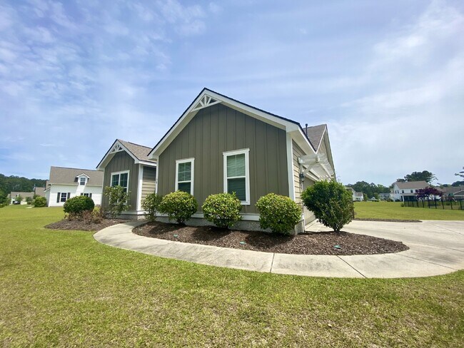 Building Photo - Stunning, Spacious Home in May River Preserve!