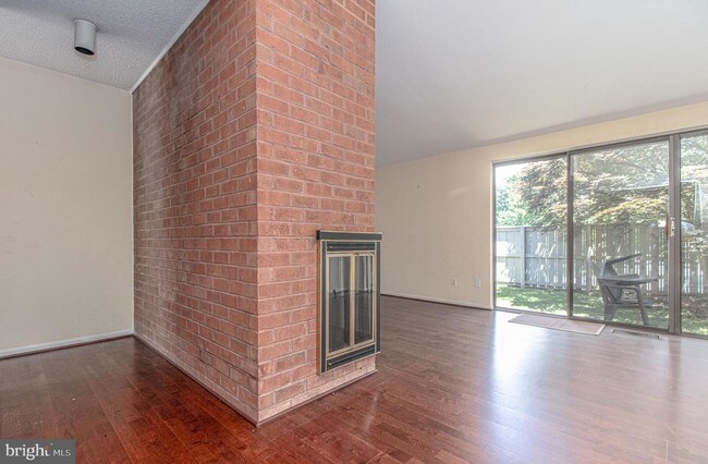 Building Photo - 205 Deer Fox Ln