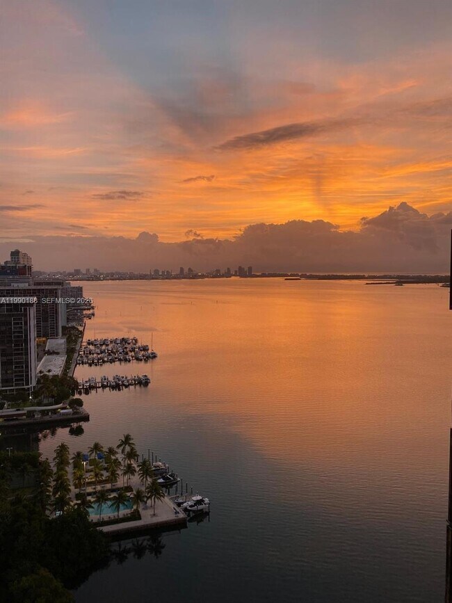 Building Photo - 2333 Brickell Ave