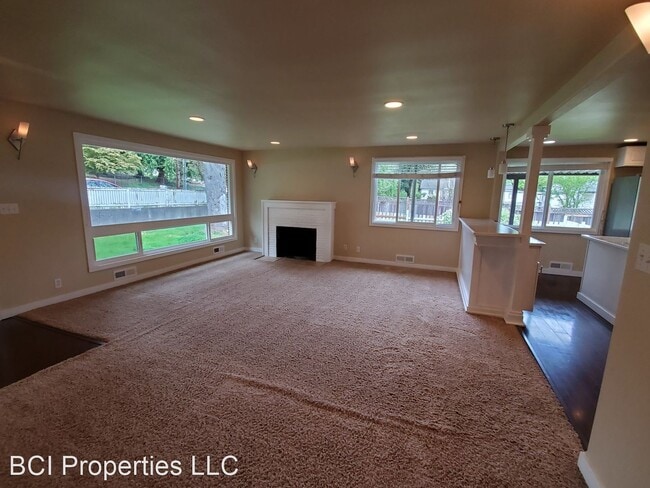 Building Photo - 4 br, 2 bath Apartment - 2717 S. Fruitland