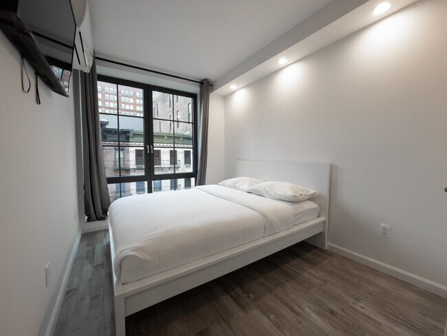 Building Photo - 433 W 53rd St