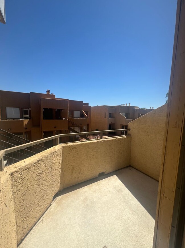 Foto del edificio - 2 BEDROOM UNIT IN CACTUS FLATS IN GLENDALE