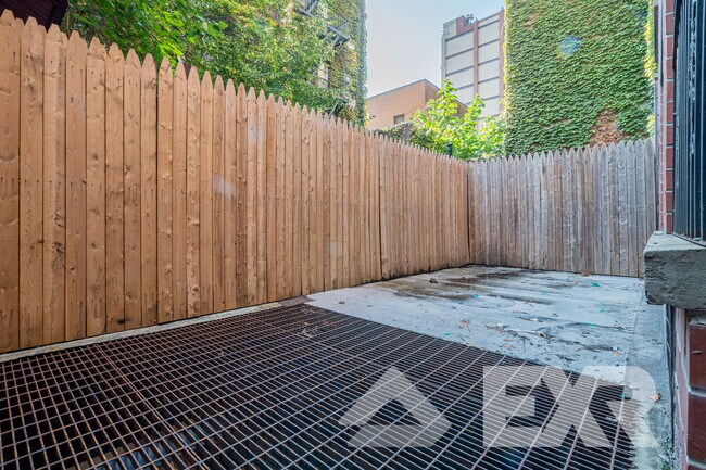 Foto del edificio - 530 W 47th St