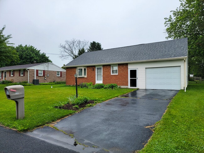 Foto del edificio - 902 Maple Ln