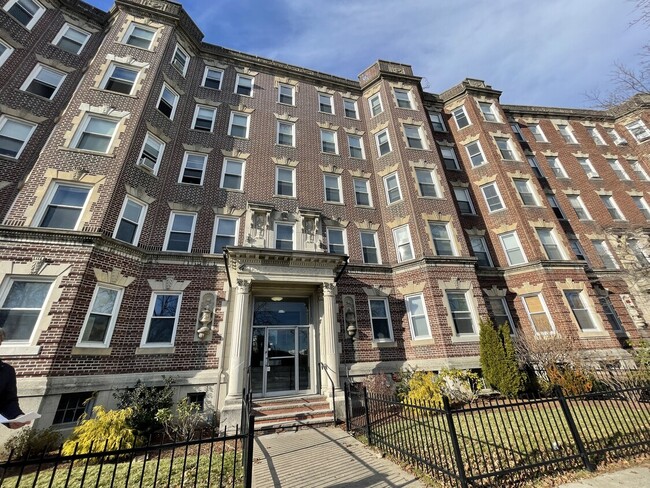 Foto del edificio - 121 Park Dr
