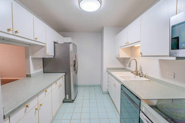 Imperial Plaza Kakaako - Imperial Plaza Kakaako Apartment