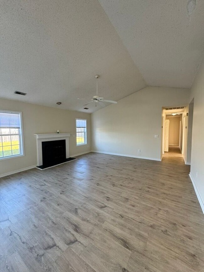 Building Photo - 7101 Robmar Ct