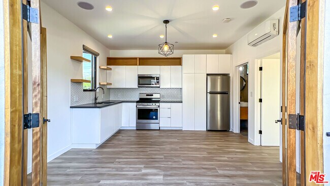 Building Photo - 4818 Bamford Pl