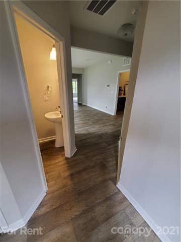 Building Photo - 8633 River Ridge Dr