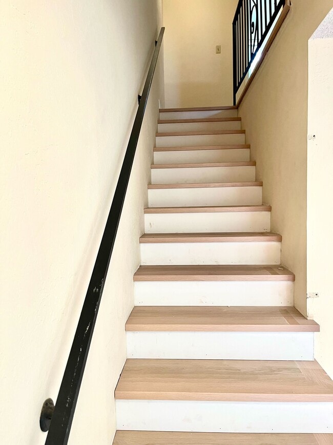 Stairs - 10473 Lockwood Dr