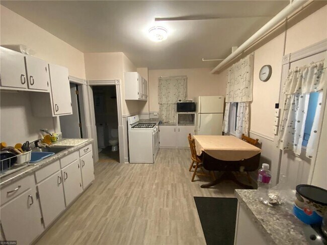 Foto del edificio - 226 3rd Ave NE