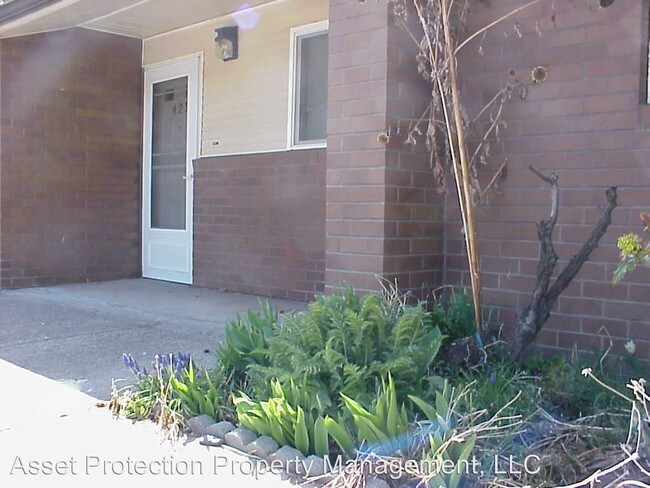 Building Photo - 417 SE Edgewater Ln