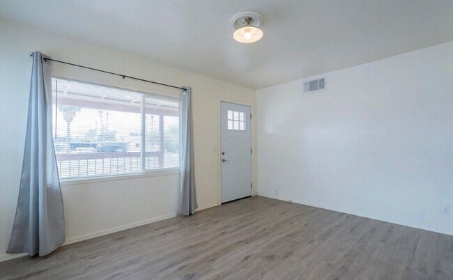 Foto del edificio - Remodeled 3 bed 2 bath home in Coolidge!