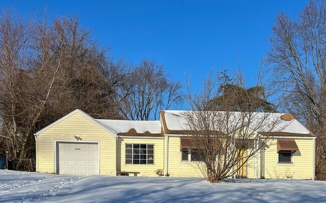 Building Photo - Charming 3 bedroom St Louis home near Nort...