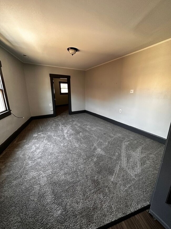 Building Photo - 507 Harmony Ave 2F