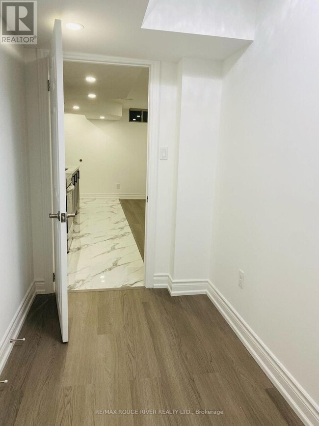 Building Photo - 8 Wimbledon Ct