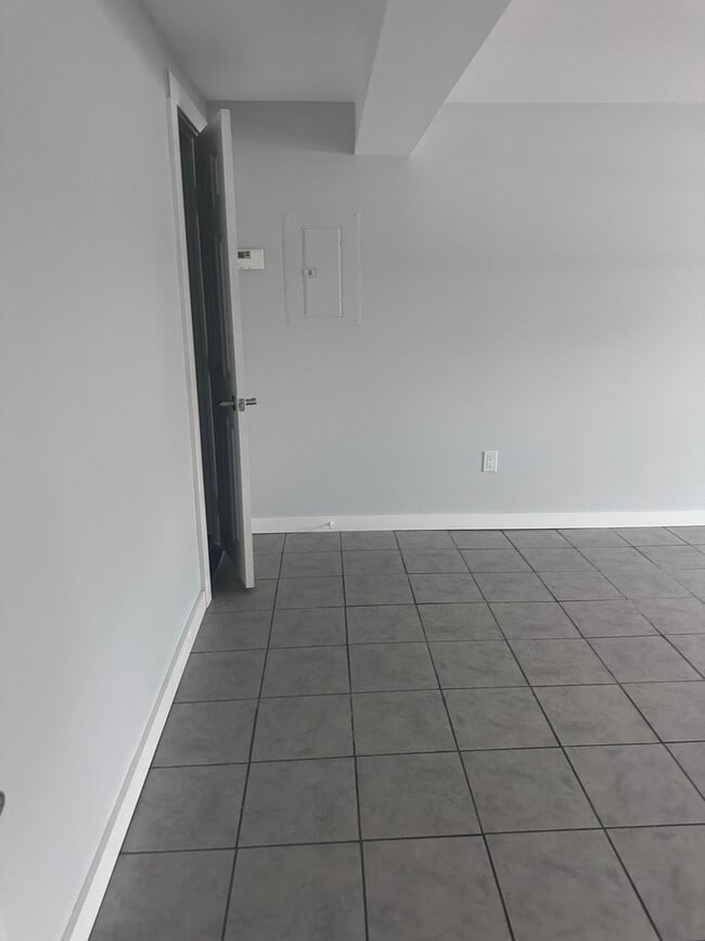 Building Photo - CoveView Apartments