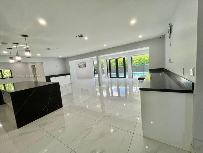 Photo - 575 NE 179th Dr House