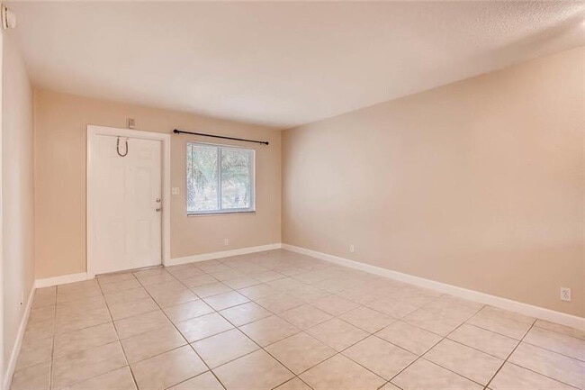 Foto del edificio - 2643 NE 8th Ave