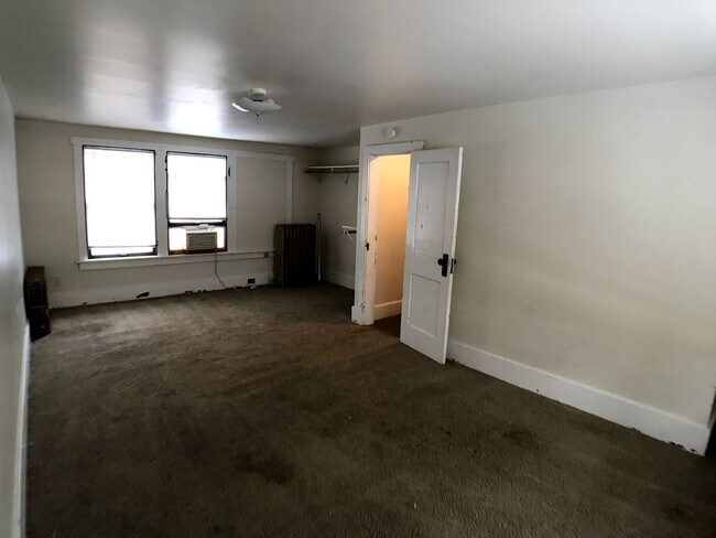 Building Photo - 205 W Redwood St