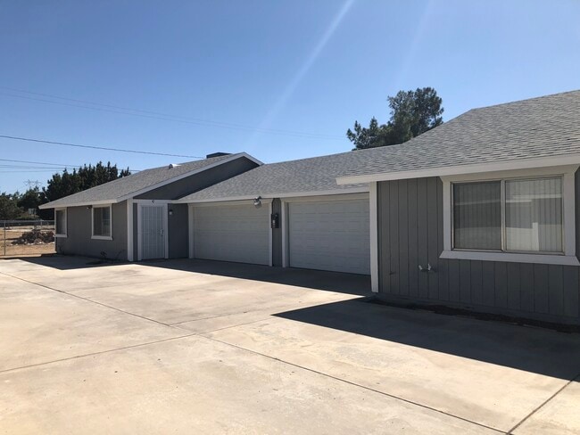 Building Photo - 14025 Smoketree St
